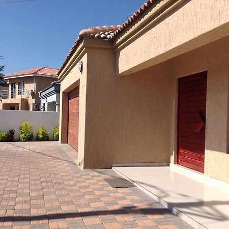 Sapphire Court Bed and Breakfast Gaborone Buitenkant foto