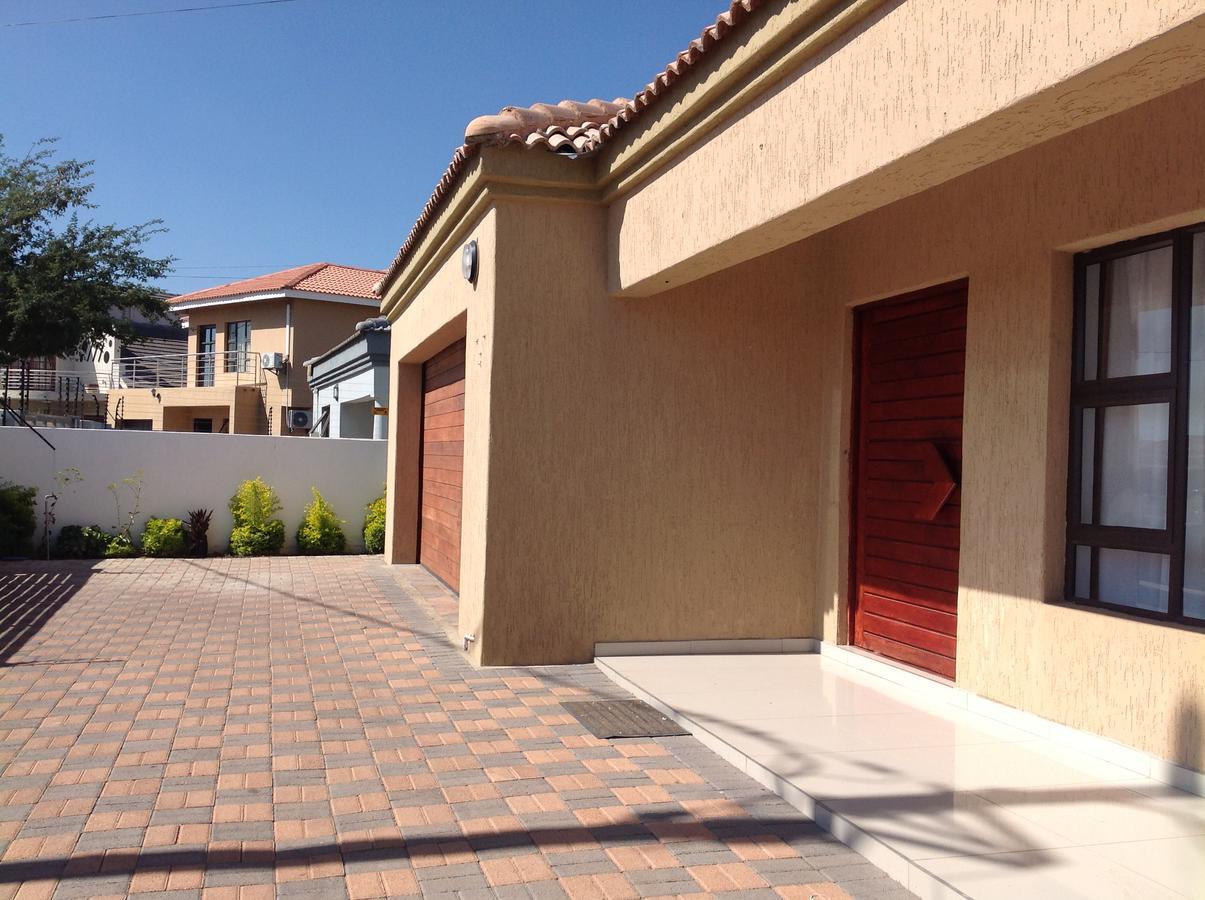 Sapphire Court Bed and Breakfast Gaborone Buitenkant foto